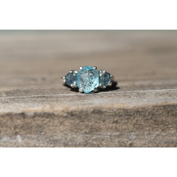 Ocean-Inspired Raw Gemstone Ring with Teal and Blue Crystals on Silver B… - Picture 4 of 10